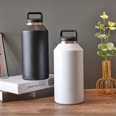 Izolirani vrč s bočicom s ručkom Sportska boca za vodu - 64oz